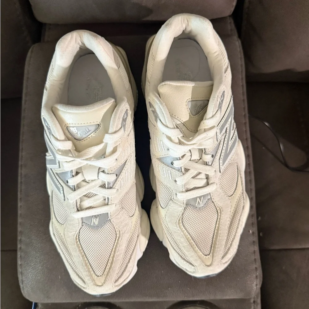 New Balance Sneakers size women 9.5 men 8 - Picture 3 of 8